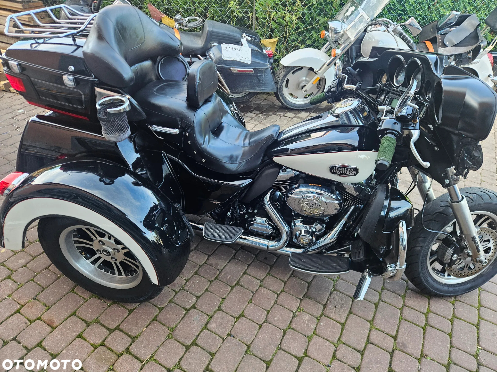 Harley-Davidson FLH Electra Glide - 2