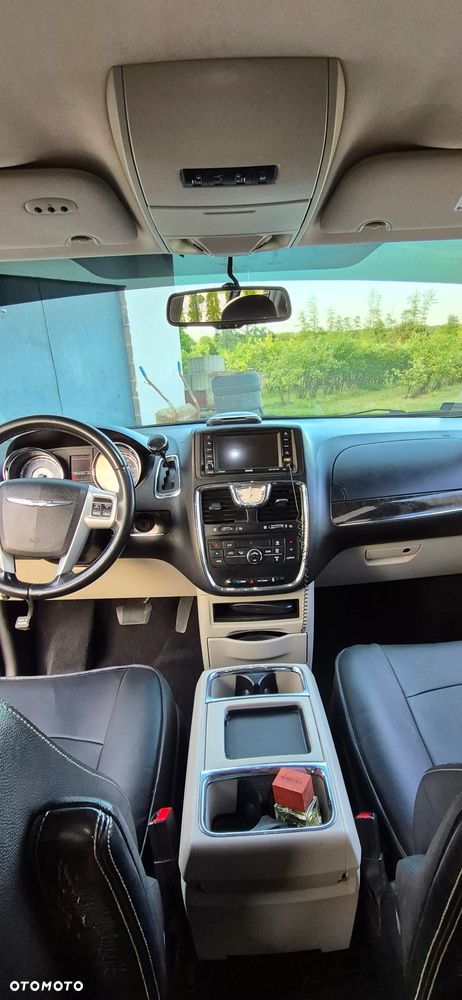 Chrysler Town & Country 3.6 Limited - 19