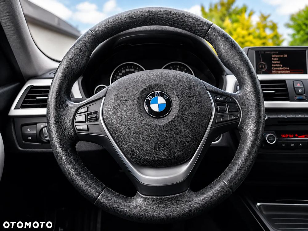 BMW Seria 3 320d Efficient Dynamics - 17