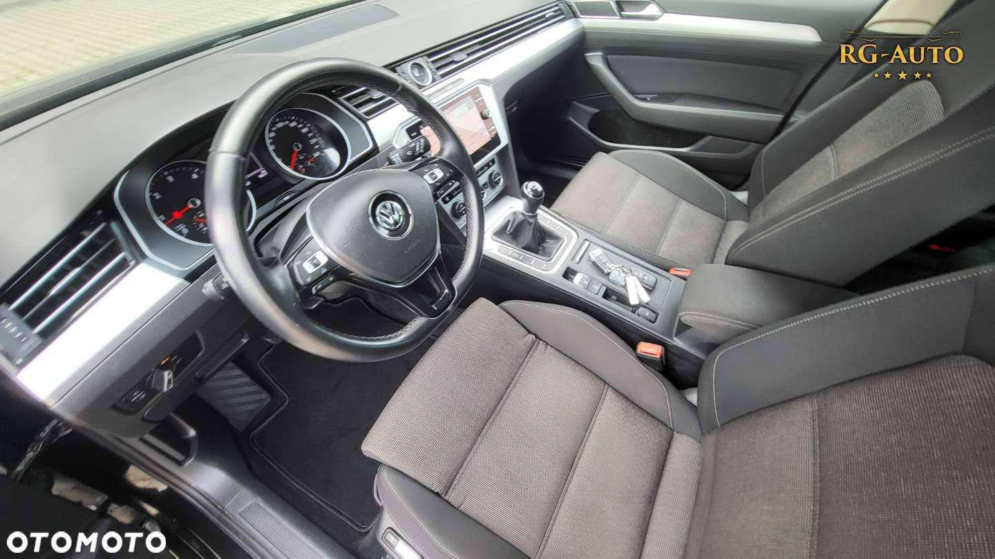 Volkswagen Passat - 36