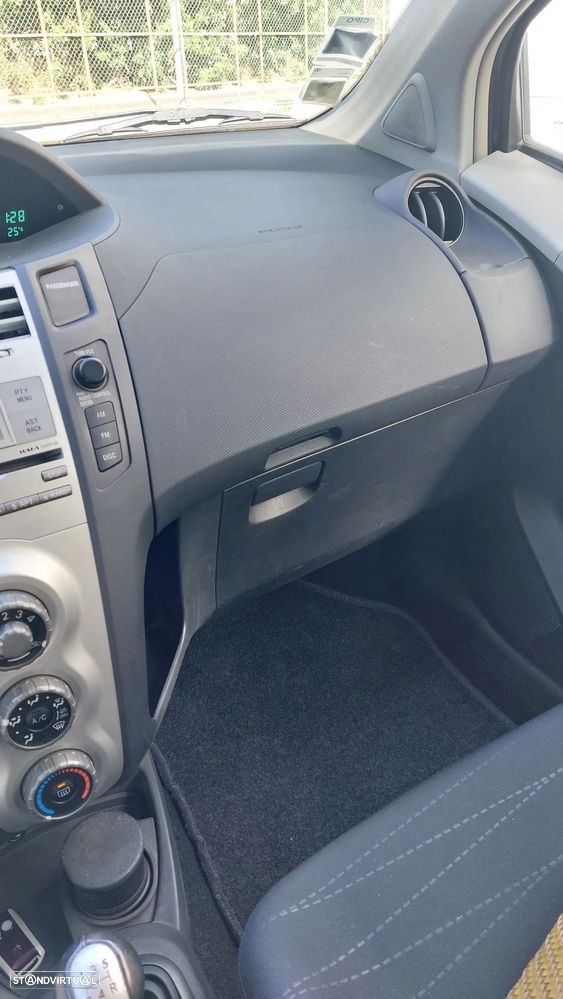 Toyota Yaris 1.4 D-4D AC Manual - 8
