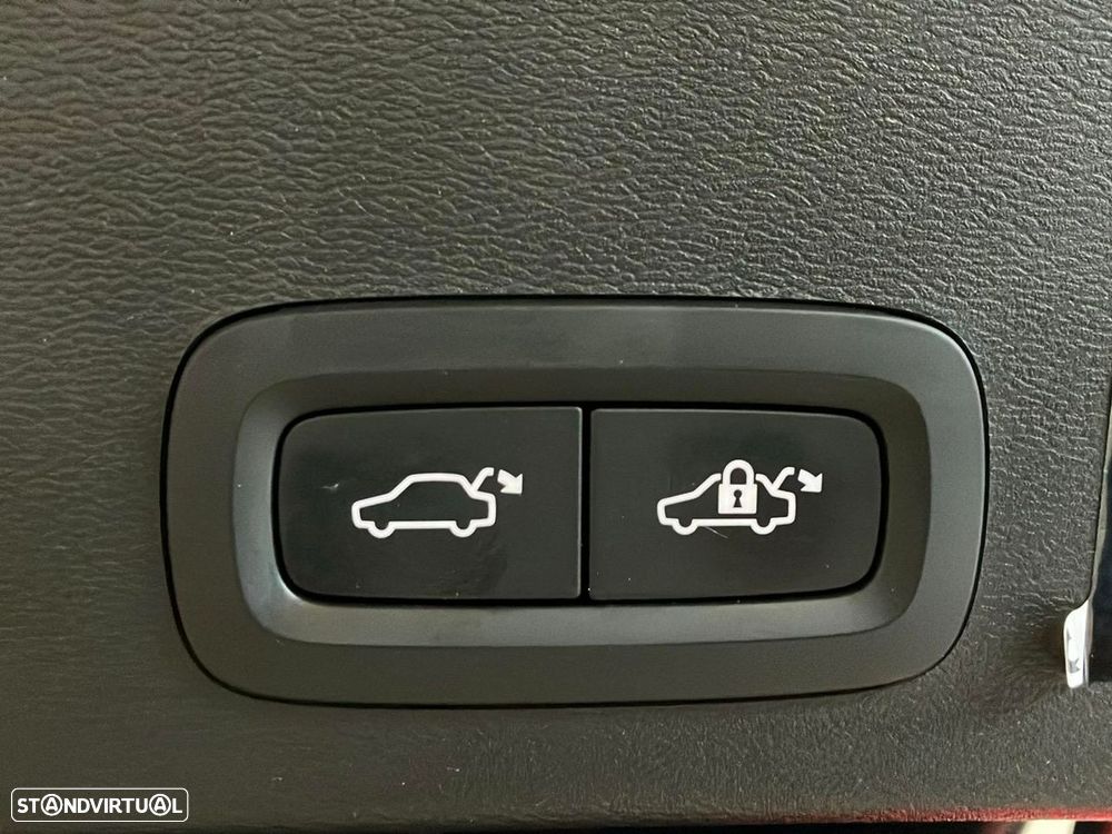 Volvo XC 40 1.5 T3 Momentum Plus - 25