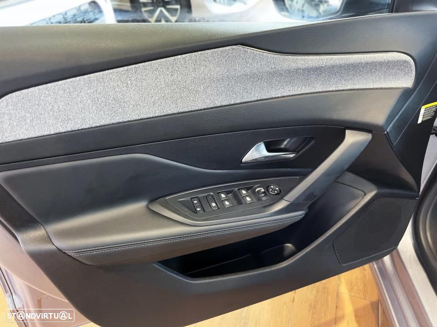 Peugeot 308 1.2 PureTech Allure Pack - 25