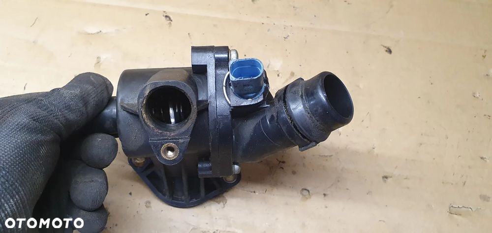 Obudowa termostatu króciec Audi A4 B6 1.6 - 4