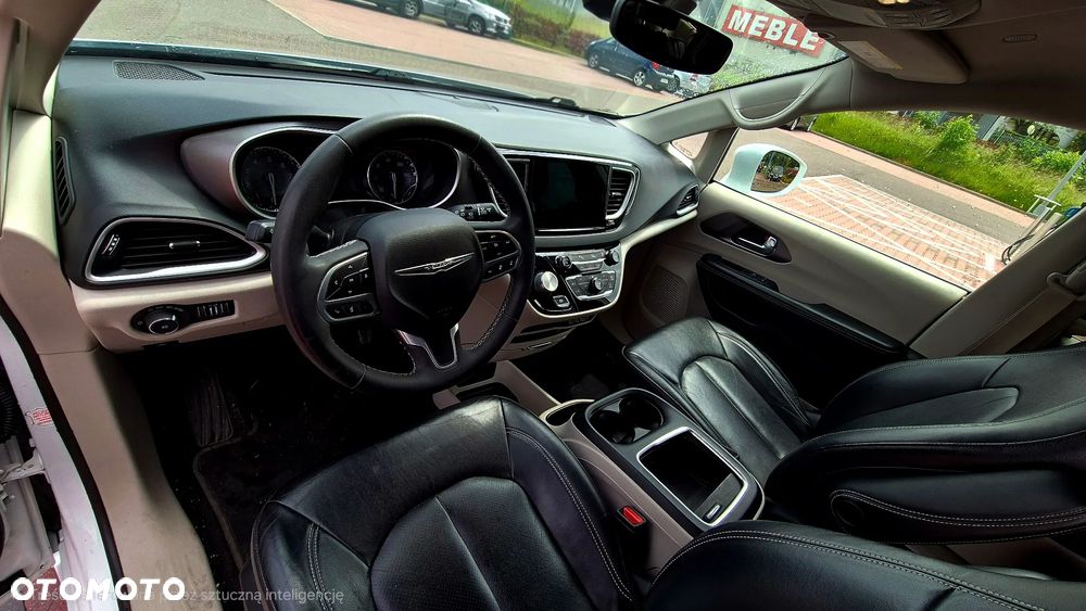 Chrysler Pacifica - 11