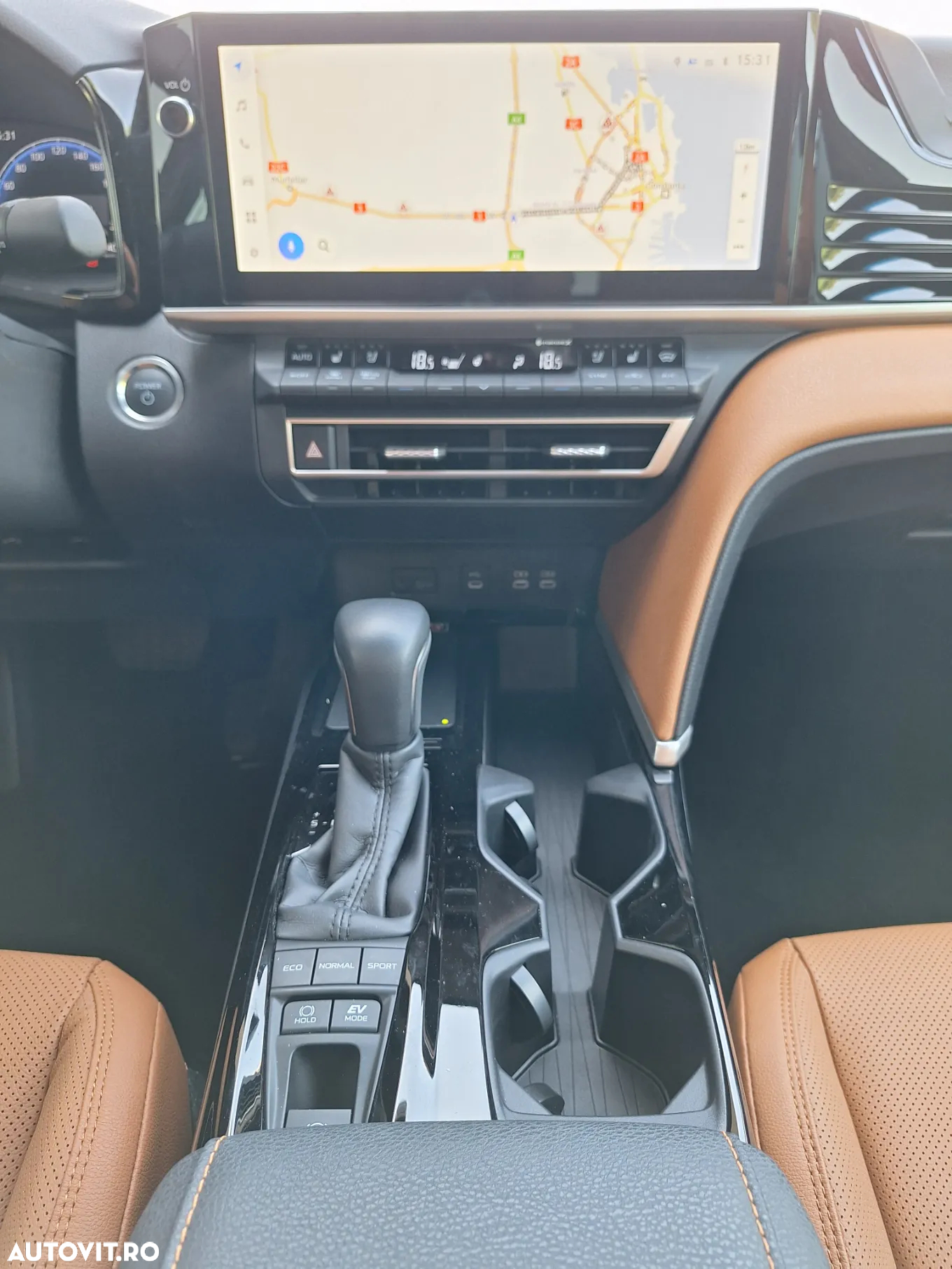 Toyota Camry 2.5 HEV Luxury - 14