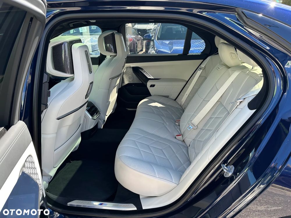 BMW Seria 7 M760e PHEV xDrive sport - 7