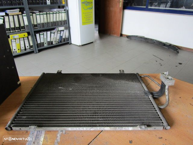 Radiador AC 7700418301C RENAULT MEGANE 1996 1.4I USADO - 2
