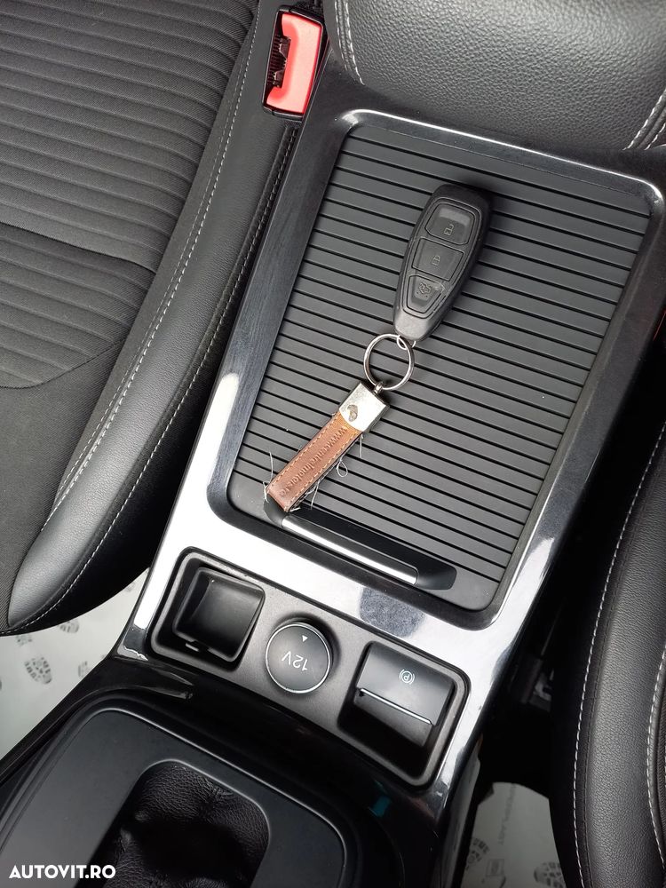 Ford Kuga 2.0 TDCi 4WD Powershift Titanium - 33