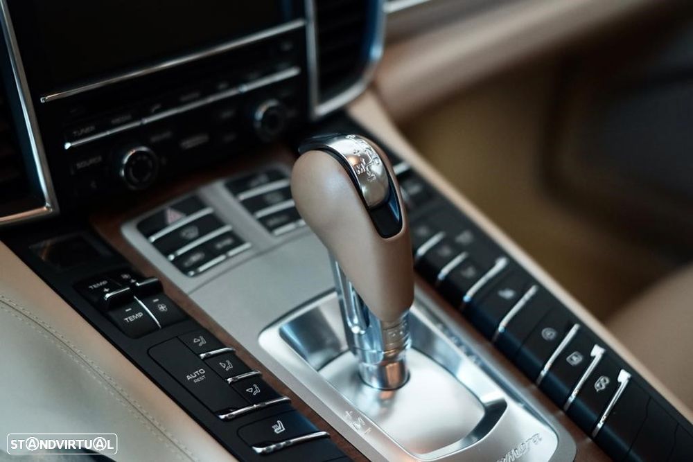 Porsche Panamera Turbo PDK - 25