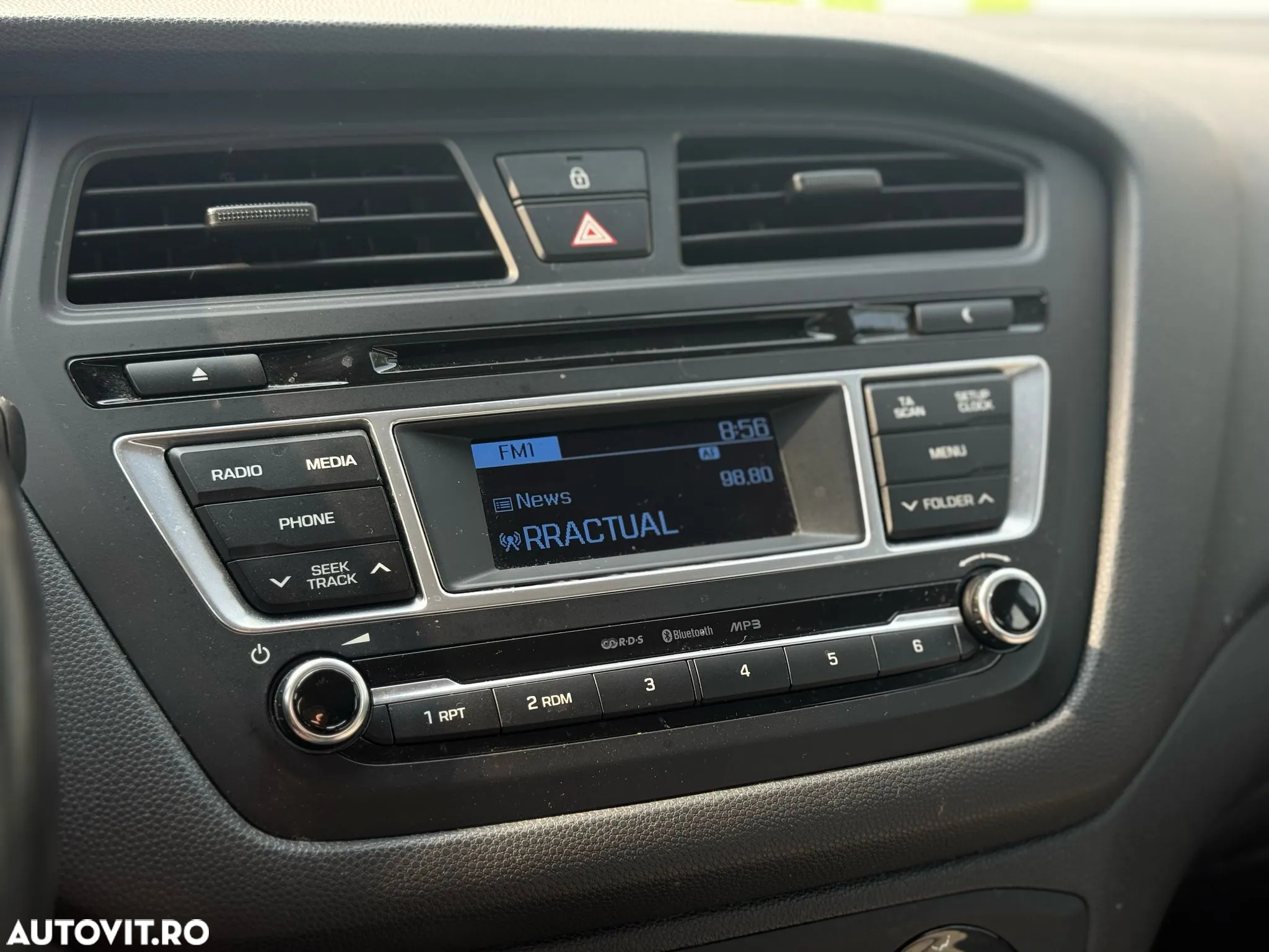 Hyundai i20 1.4 YES! Silver - 30