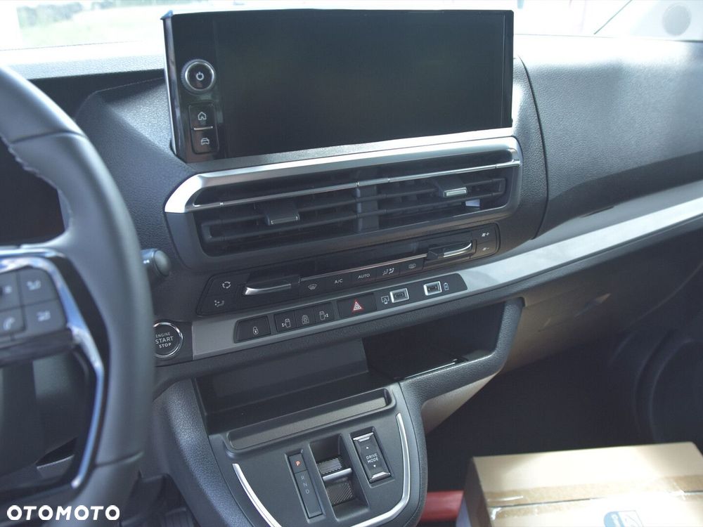Peugeot Traveller - 12