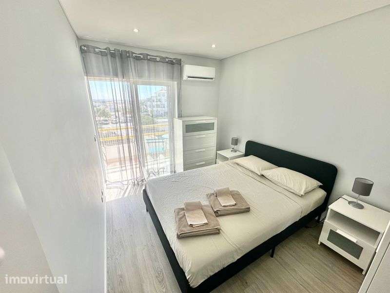 T2 renovado e mobilado com piscina - Grande imagem: 5/9