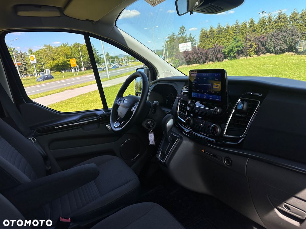 Ford Tourneo Custom - 31