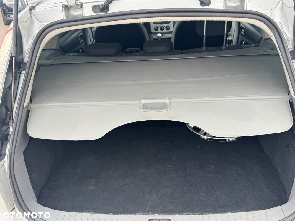 Ford Focus 1.6 Ambiente - 10