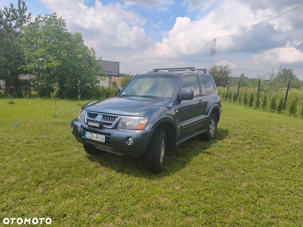 Mitsubishi Pajero - 1