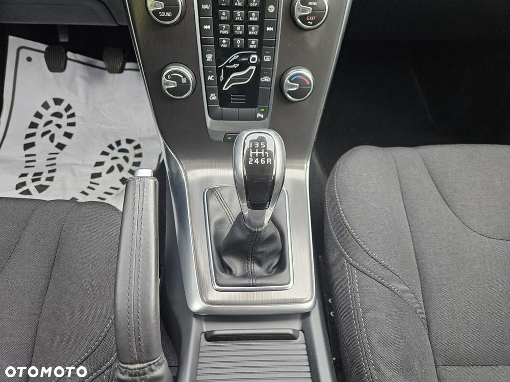 Volvo V40 T2 Drive-E Momentum - 17