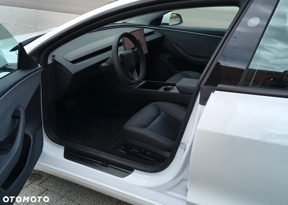 Tesla Model 3 - 10