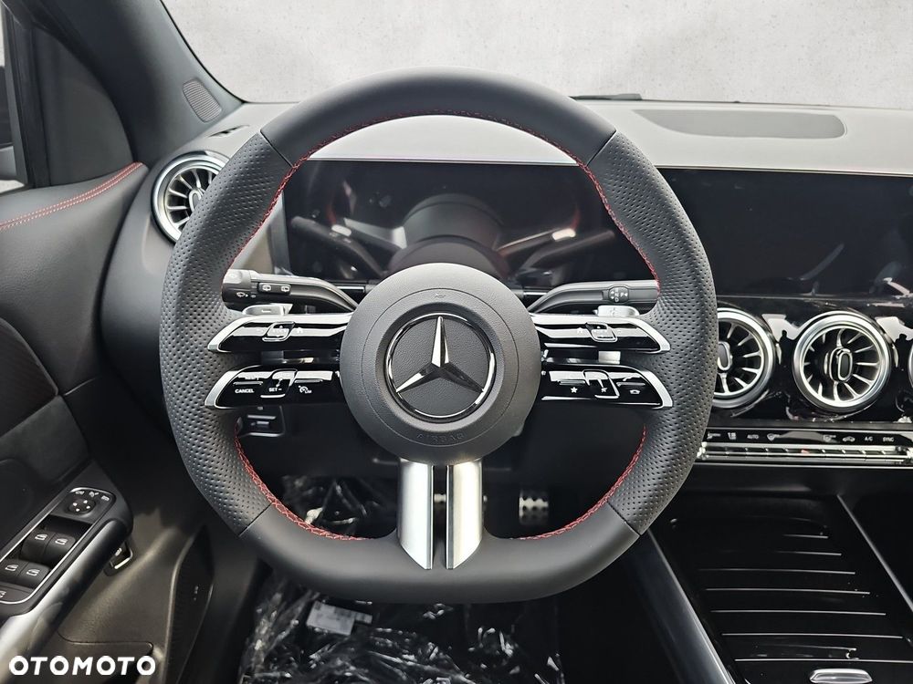 Mercedes-Benz GLA - 16