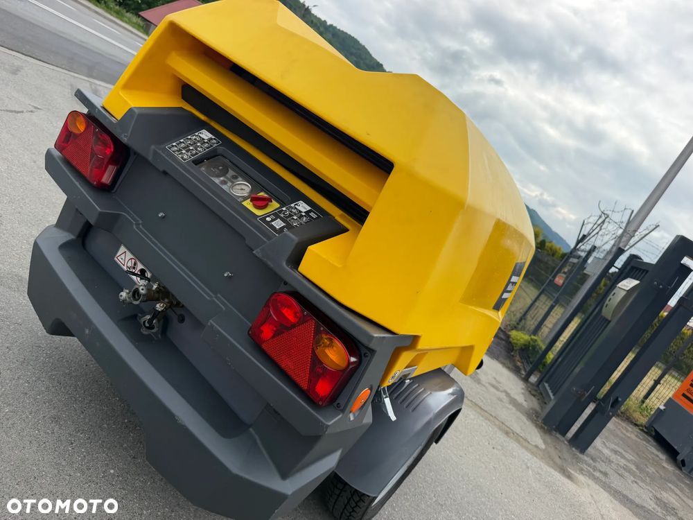 Atlas Copco XAS88 Kompresor Śrubowy. 738 mtg. 2021rok. Sprężarka 5,4m3. Przyczepka jezdna do rejestracji jako pojazd. Regulacja ciśnienia bar od 1-7. Silnik Kubota 4cylindry. 50km. Potężna moc. Sprowadzony z Norwegii. Maszyna jak Nowa z Salonu! Okazja. Zadbana Maszyna. Dokumenty, książka. Opony nówki! Zero zużycia potężna moc. Chłodnica Cyklonowa (osuszacz) !!! - 3