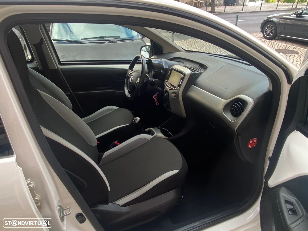 Toyota Aygo x-play touch - 28