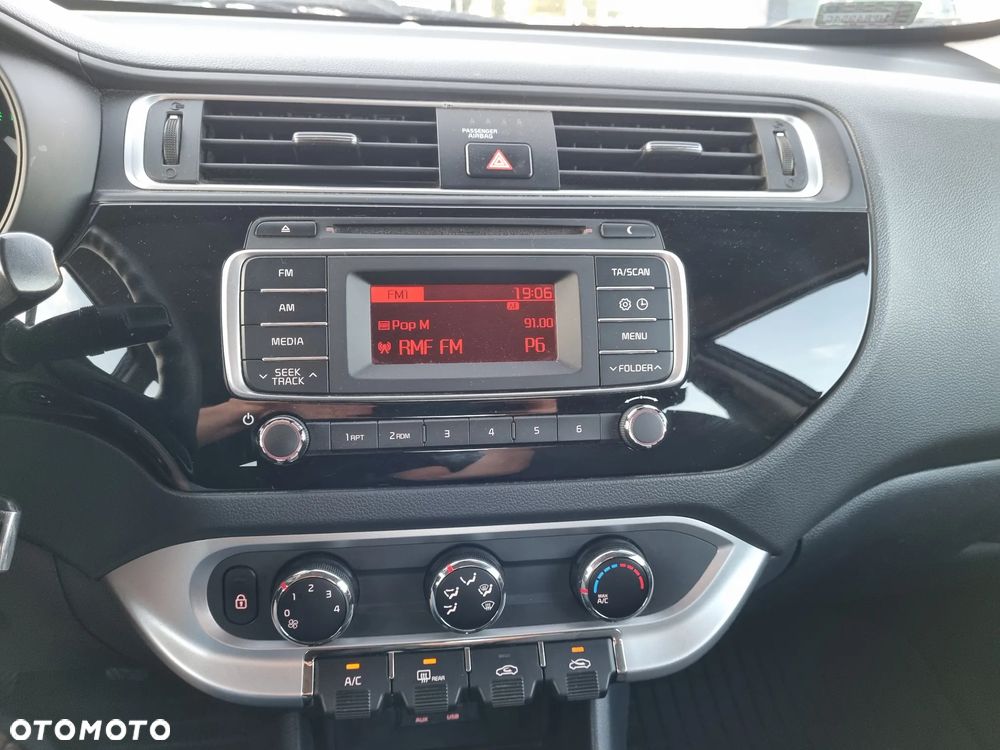 Kia Rio 1.2 L - 13