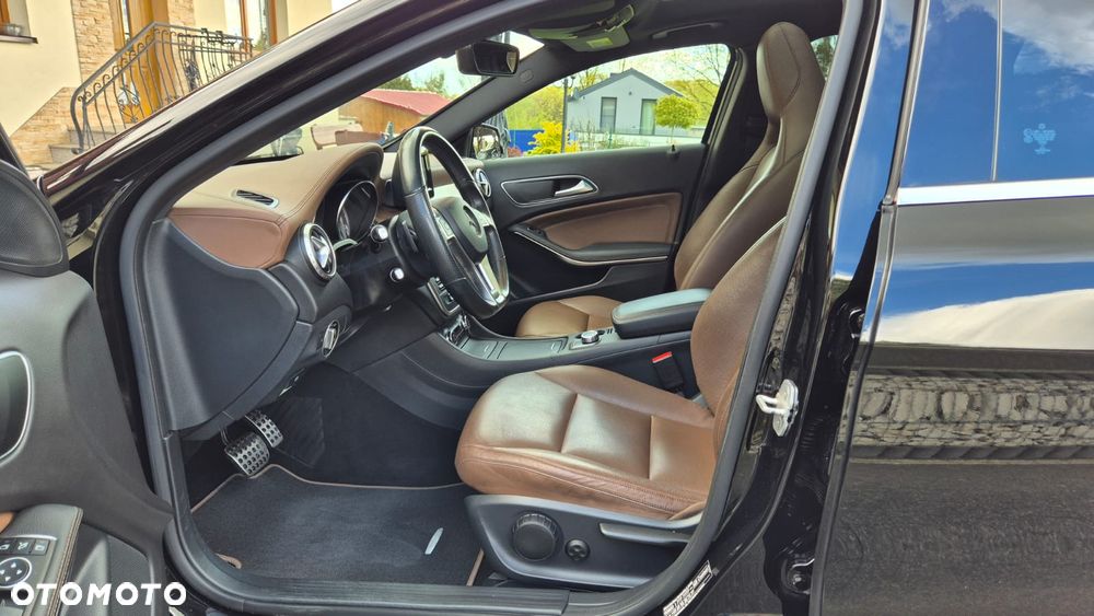 Mercedes-Benz GLA 200 7G-DCT AMG Line - 19