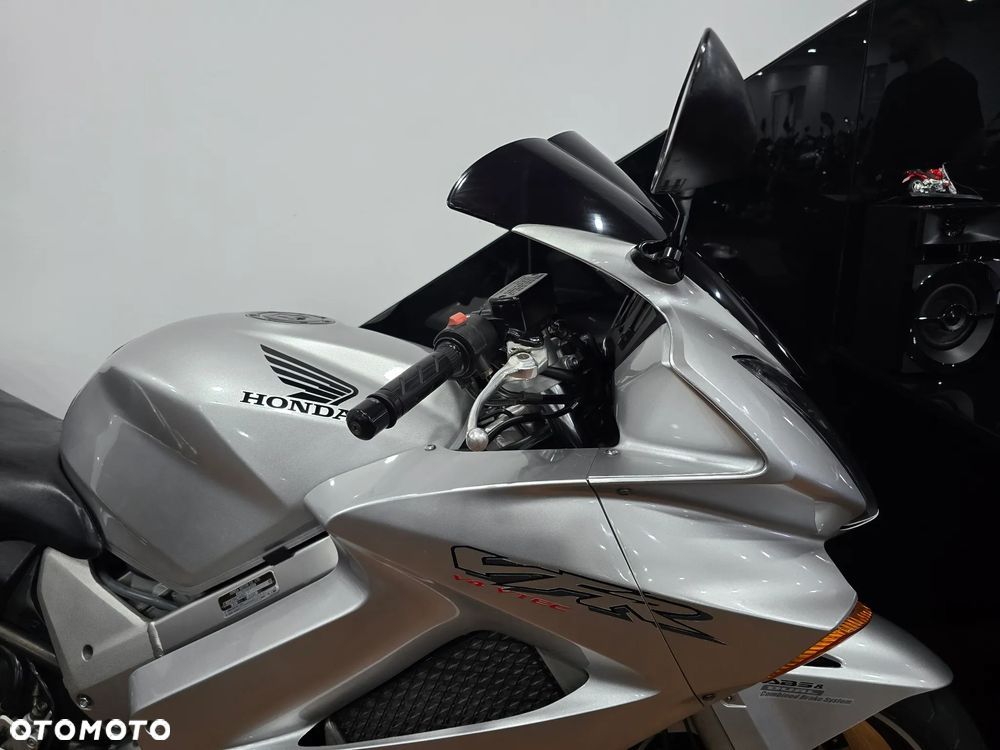 Honda VFR - 24