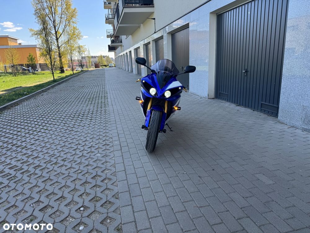 Yamaha R1 - 15