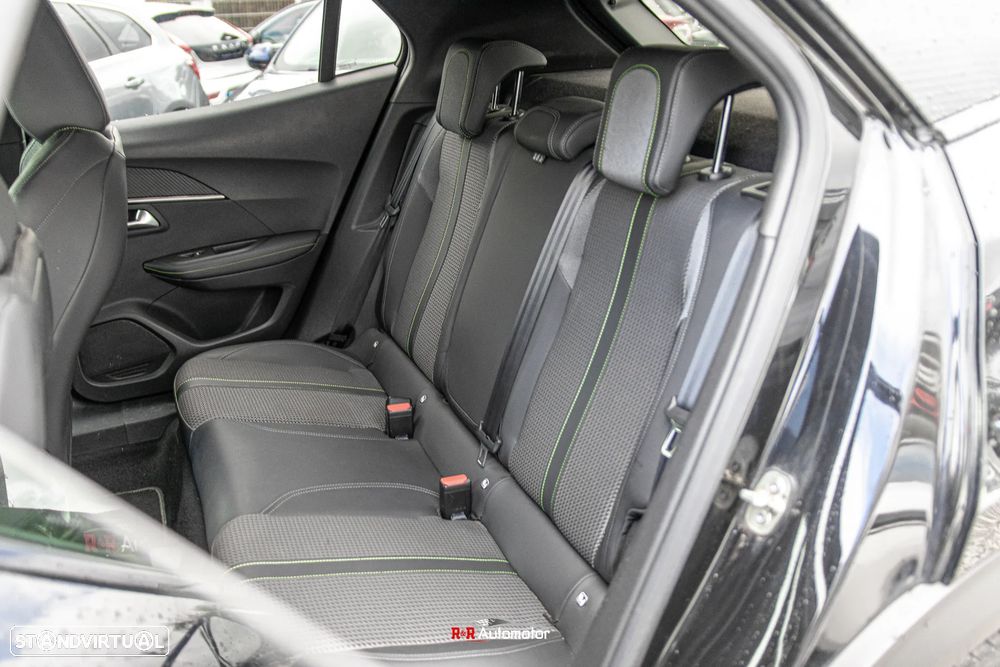 Peugeot e-2008 50 kWh GT - 15