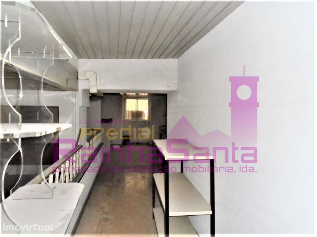 Prédio com 3 pisos e Sótão para remodelar - Baixa da cidade - Coimbra - Grande imagem: 2/18