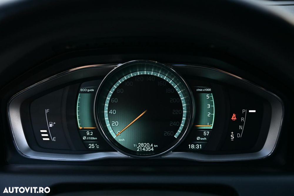 Volvo XC 60 D5 AWD Geartronic Summum - 32