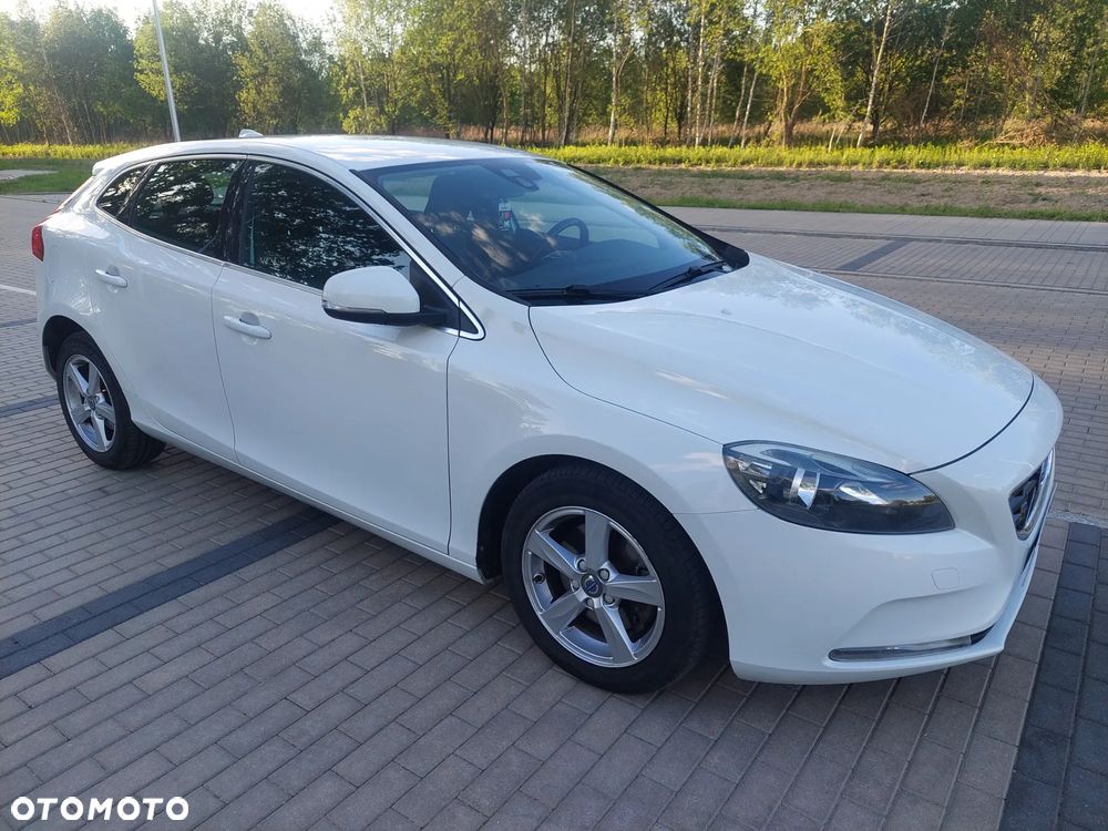 Volvo V40 T2 Momentum - 1