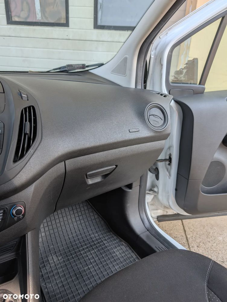 Ford Transit Courier - 21