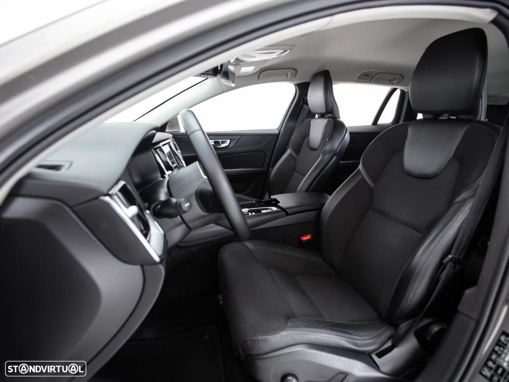 Volvo V60 2.0 T8 AWD TE Momentum Plus - 9