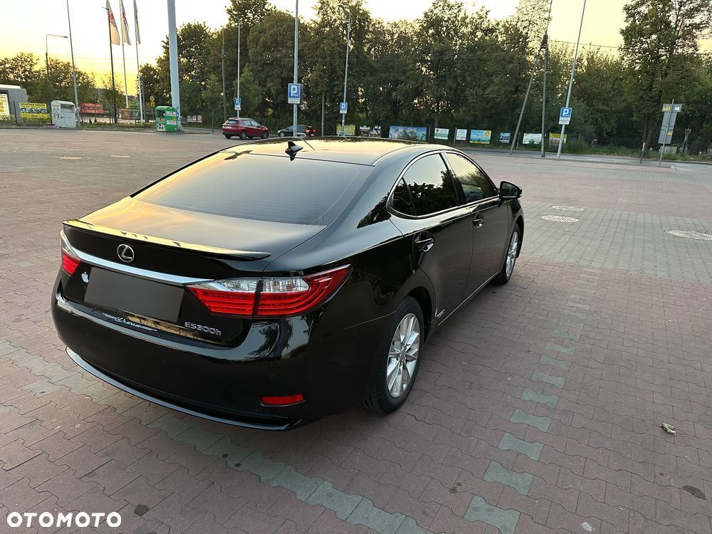 Lexus ES 300h Business Edition - 14