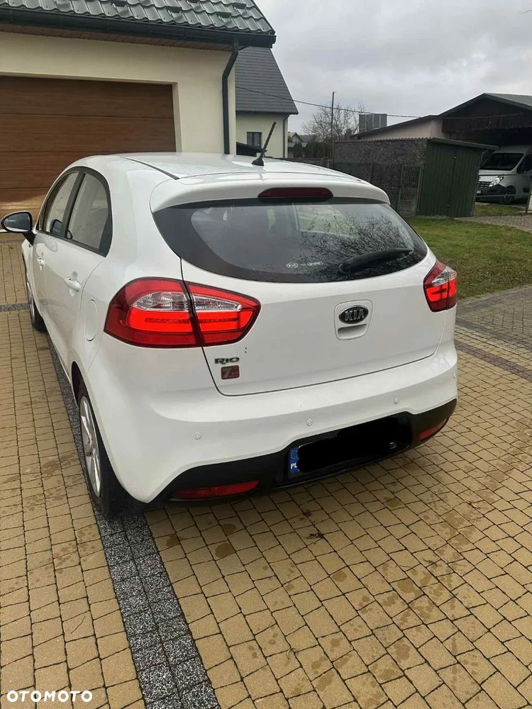 Kia Rio 1.2 L - 5