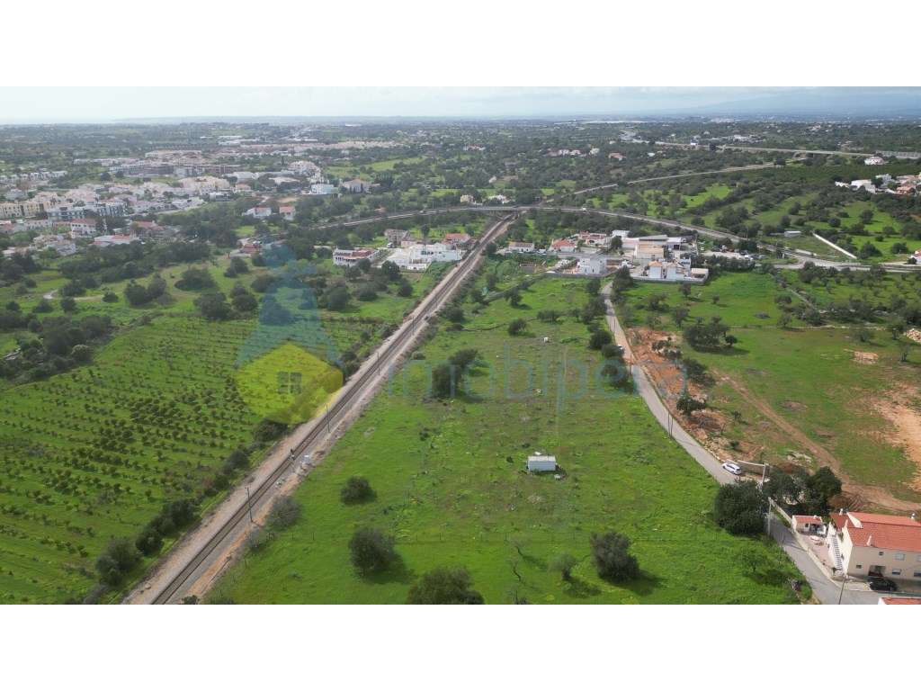 Terreno com projeto aprovado para a construção de 2 moradias unifam... - Grande imagem: 3/15