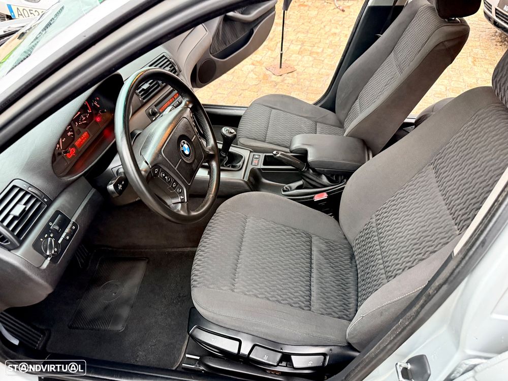 BMW 320 d Touring - 40