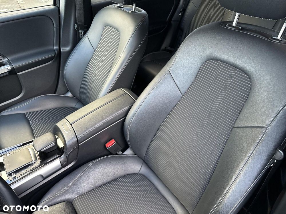 Mercedes-Benz EQB - 22