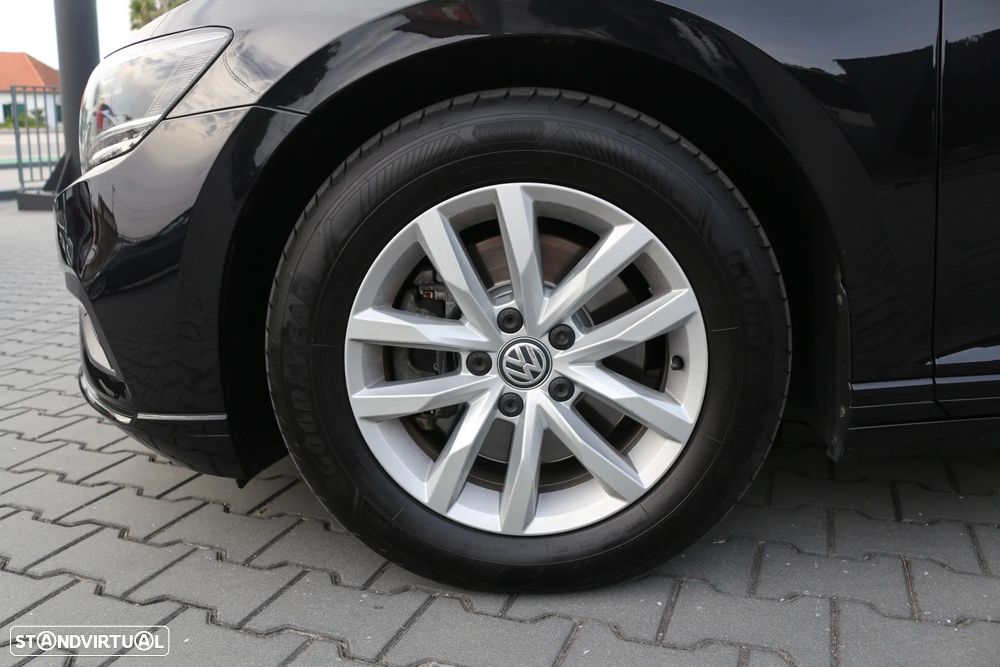 VW Passat Variant 2.0 TDi Business DSG - 36