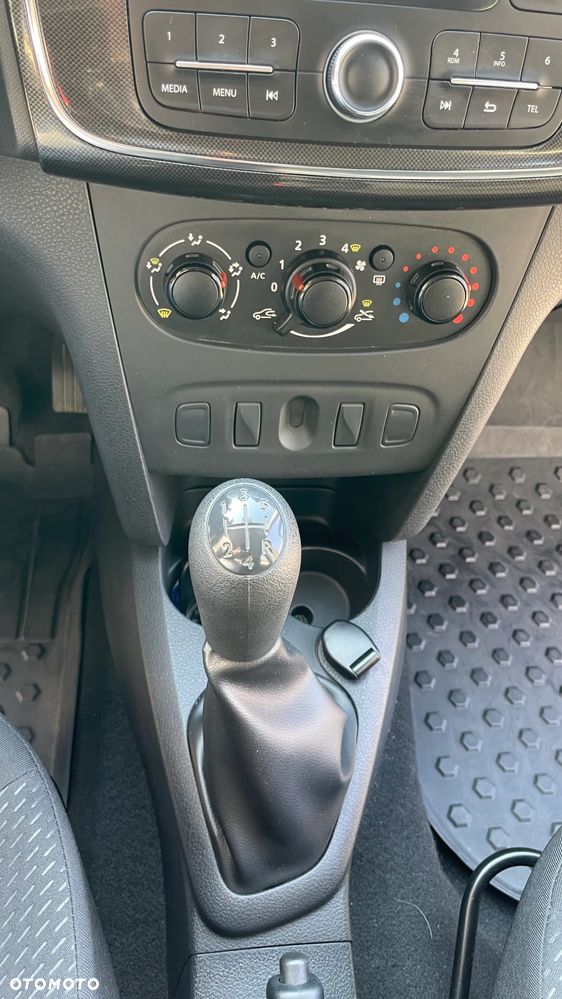 Dacia Logan 1.2 16V Laureate - 10