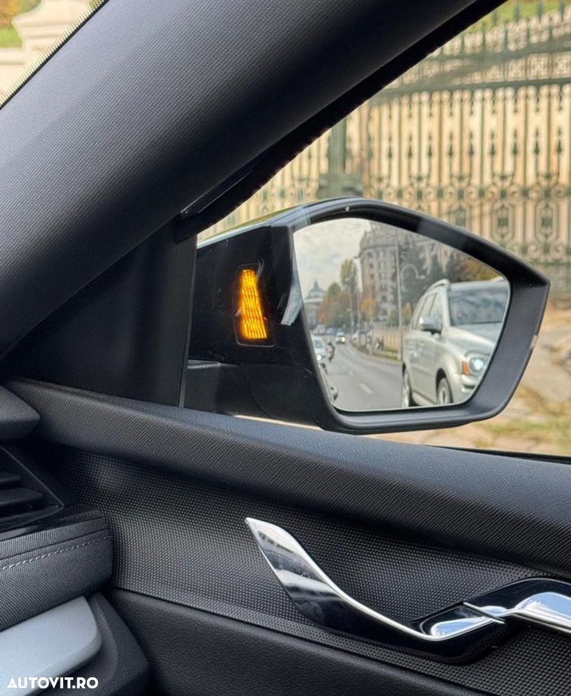 Skoda Octavia Combi 2.0 TDI DSG First Edition - 8