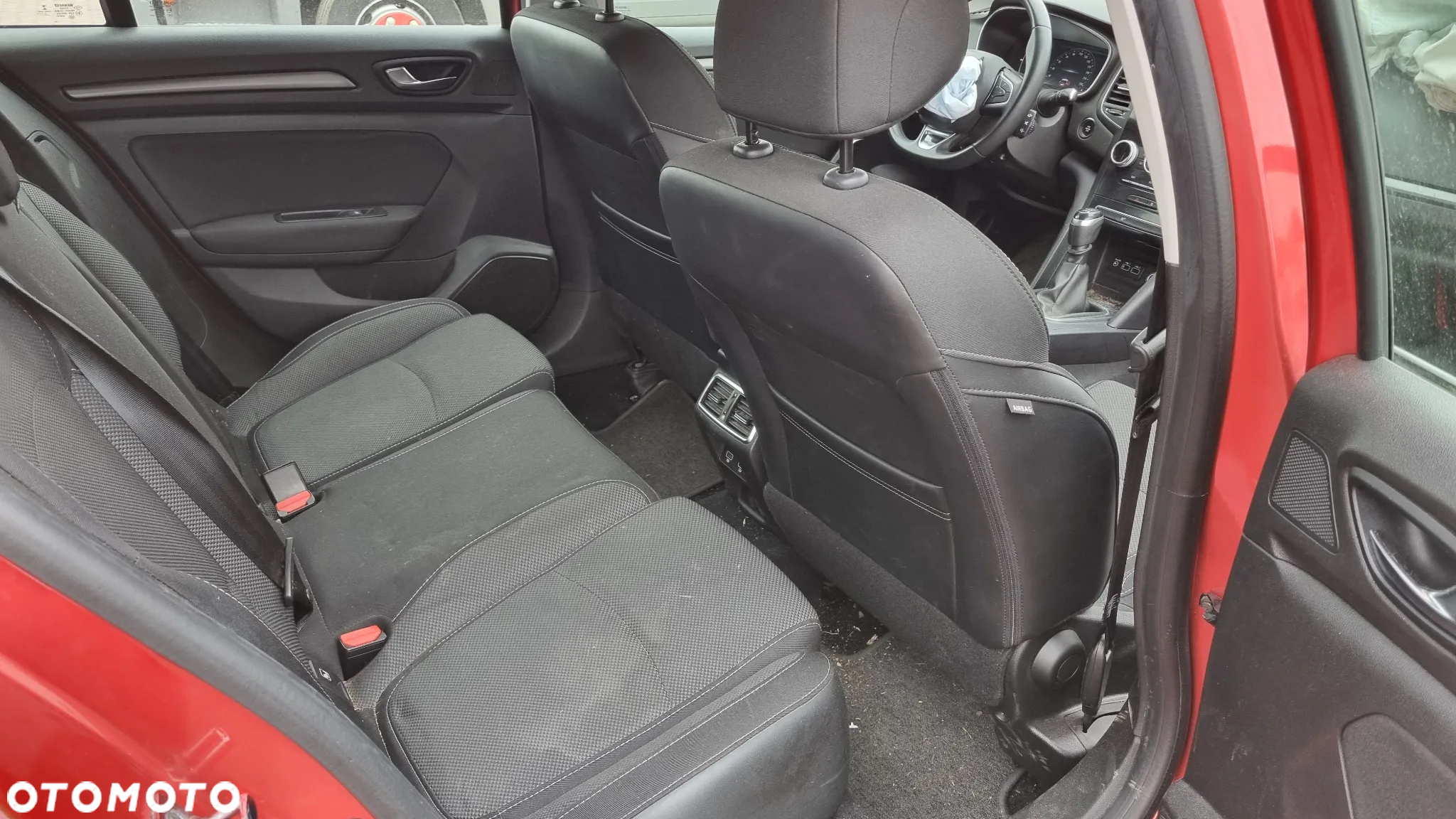 Renault Megane Grandtour TCe 140 GPF BUSINESS EDITION - 16