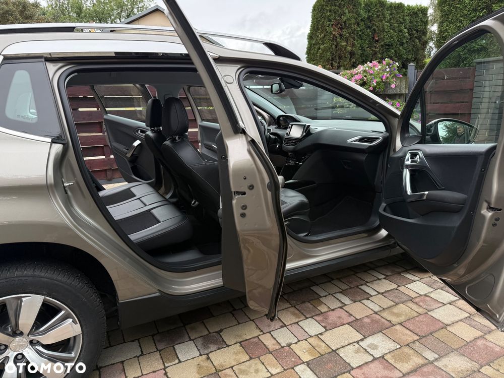 Peugeot 2008 1.2 Pure Tech Allure S&S - 13