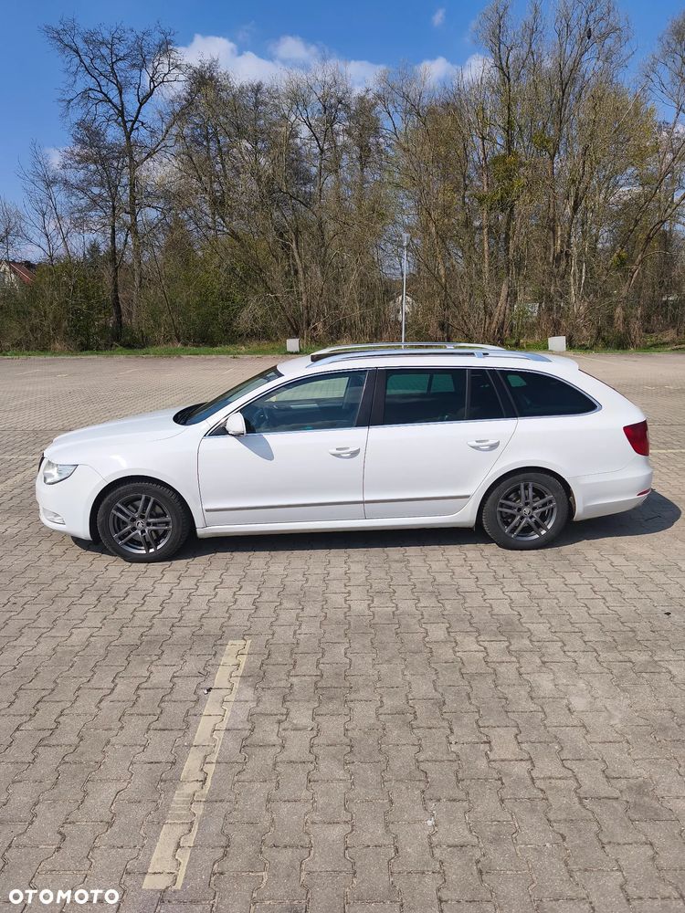 Skoda Superb 2.0 TDI DSG Exclusive - 2