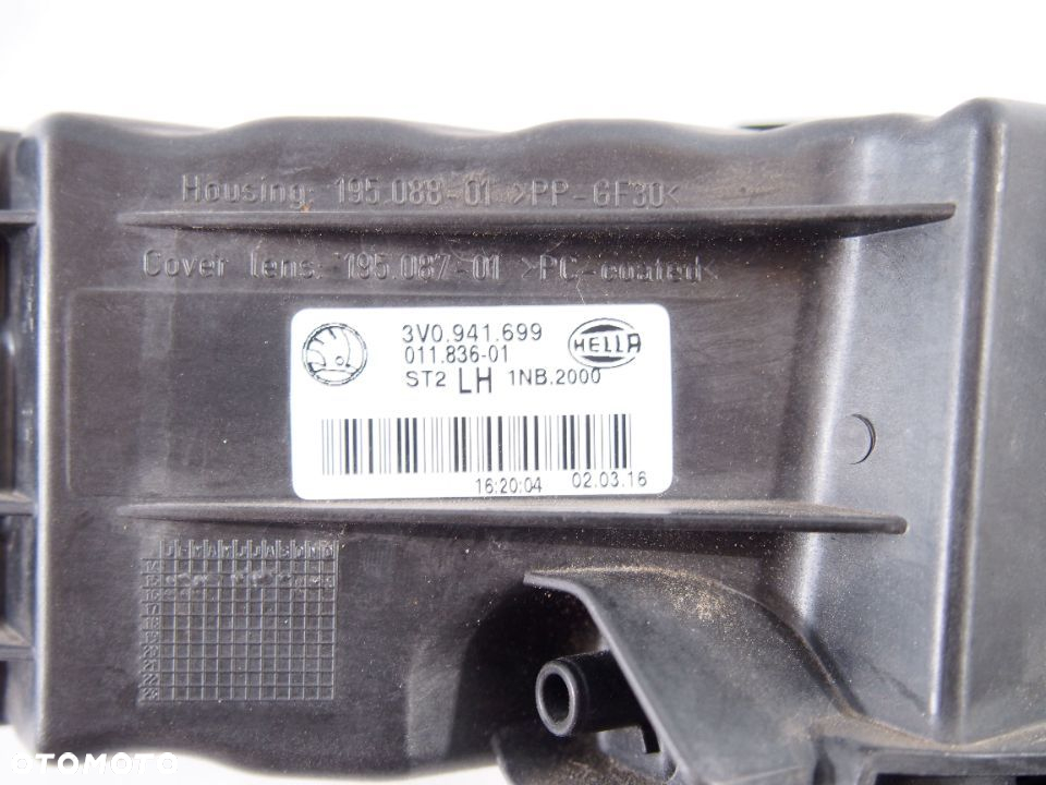 Skoda Superb 3 III 15r Halogen lewa 2015r - 3