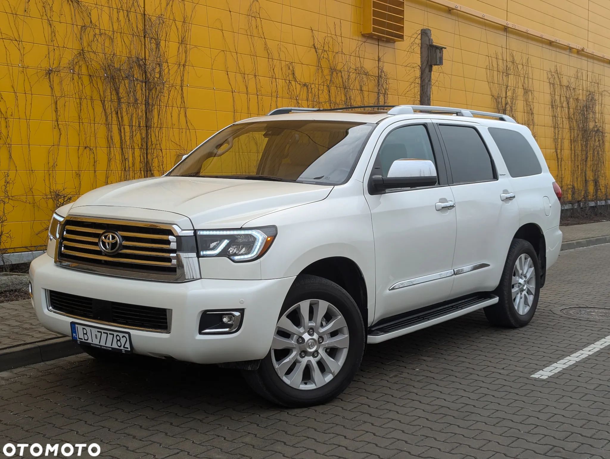 Toyota Sequoia - 1