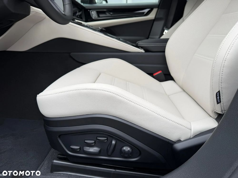 Porsche Panamera 4S E-Hybrid - 32