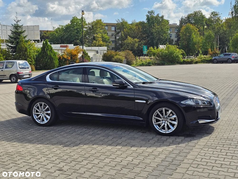 Jaguar XF 2.2 D Luxury - 9
